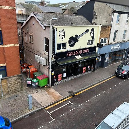 Peaky Blinders Apartment 5 Min Walk To Blackpool Tower Sleeps Up To 14 Exterior photo