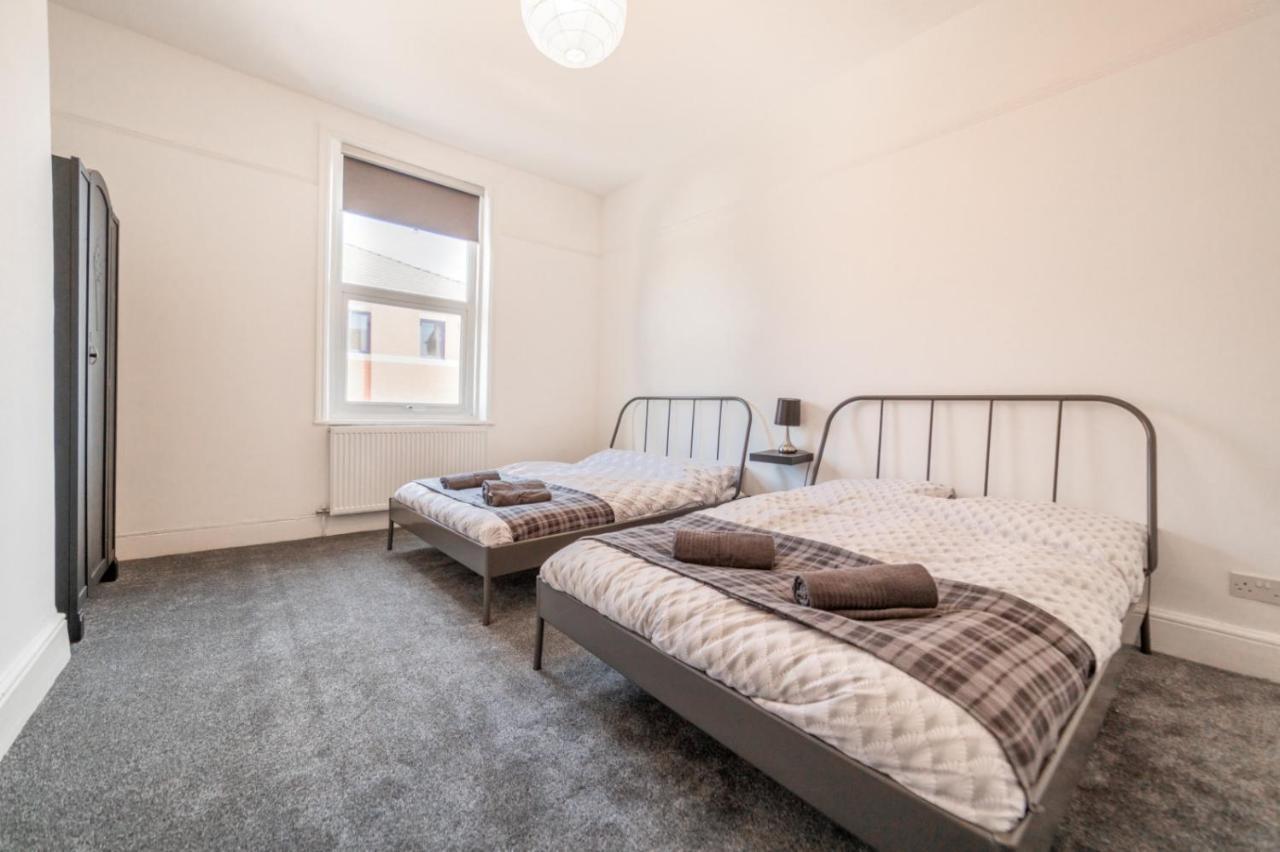 Peaky Blinders Apartment 5 Min Walk To Blackpool Tower Sleeps Up To 14 Exterior photo