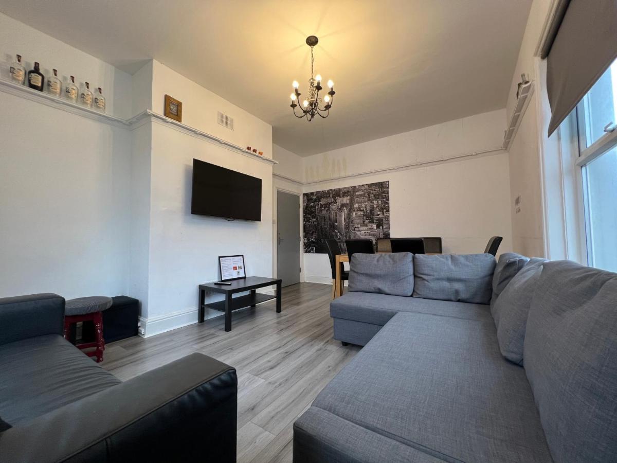 Peaky Blinders Apartment 5 Min Walk To Blackpool Tower Sleeps Up To 14 Exterior photo