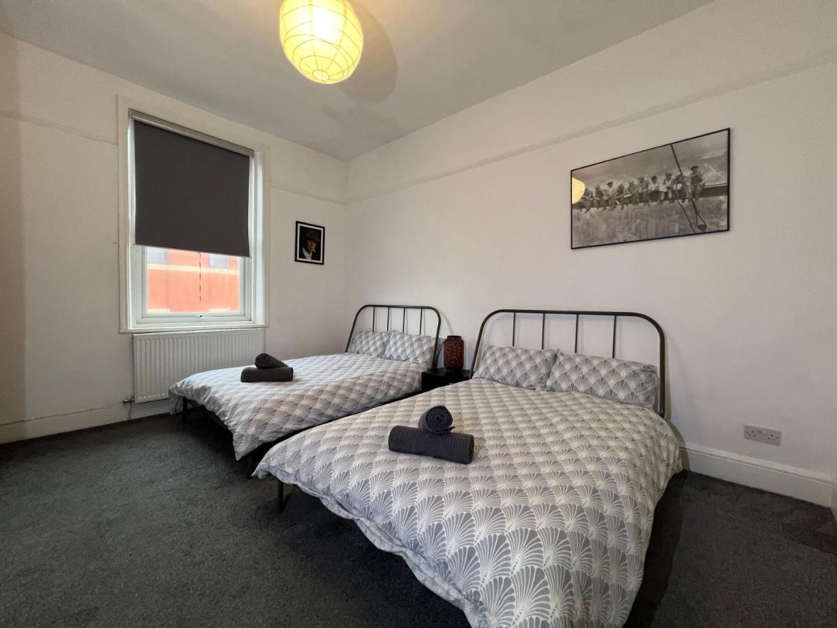 Peaky Blinders Apartment 5 Min Walk To Blackpool Tower Sleeps Up To 14 Exterior photo