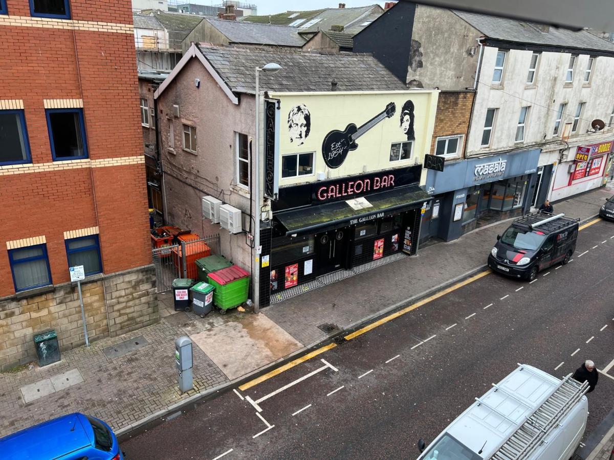 Peaky Blinders Apartment 5 Min Walk To Blackpool Tower Sleeps Up To 14 Exterior photo